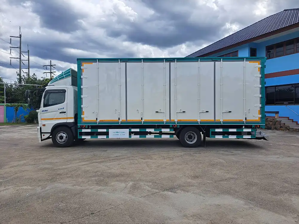 รถหกล้อขนส่ง